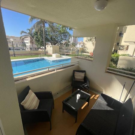 Apartamento En La Carihuela Con Piscina Y Parking, Al Lado De La Playa Leilighet Torremolinos Eksteriør bilde