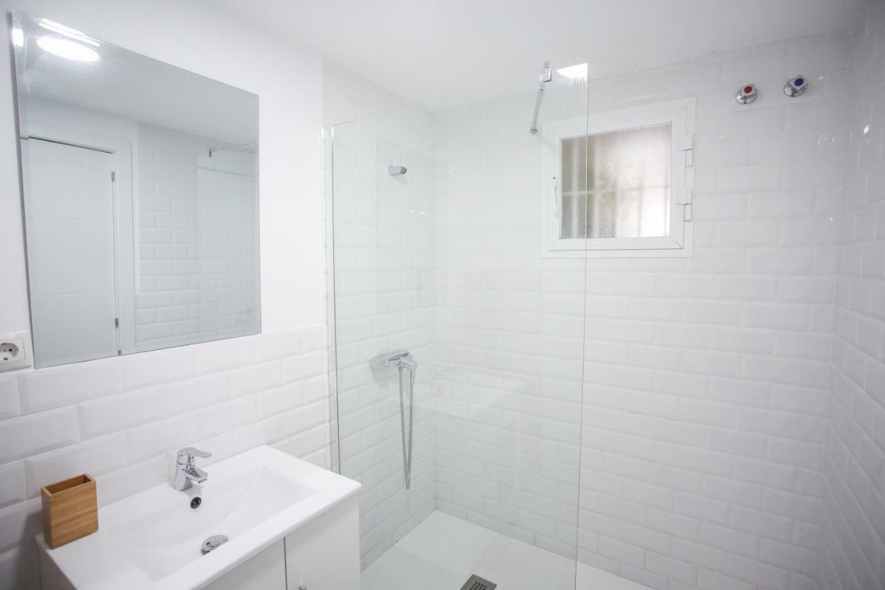 Apartamento En La Carihuela Con Piscina Y Parking, Al Lado De La Playa Leilighet Torremolinos Eksteriør bilde